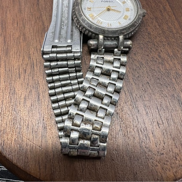 Vintage Fossil Watch Silver Toned White Face Roman Numeral Gold Colored Details - Picture 8 of 12